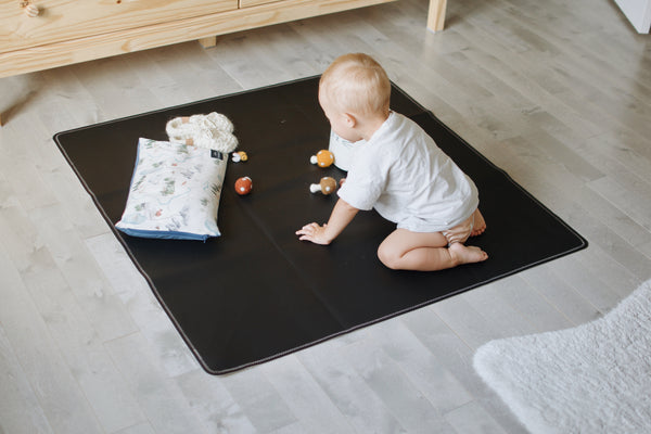 Med mat | 39"x39" | Raven + Ivory