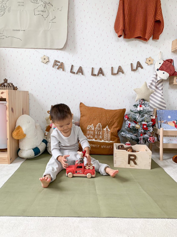 Med mat | 39"x39" | Hunter green + Tan