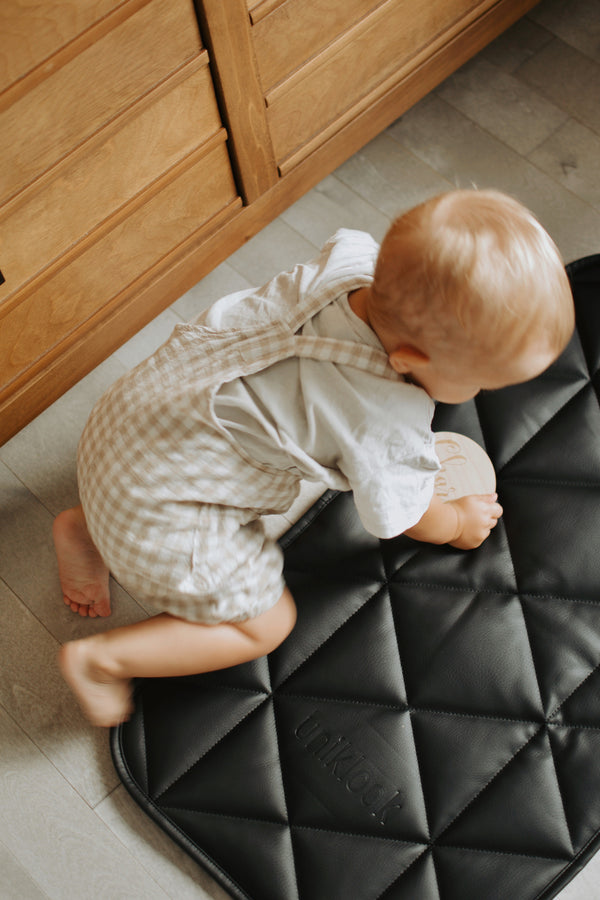 QUILTED MAT | 16"x30" | BLACK