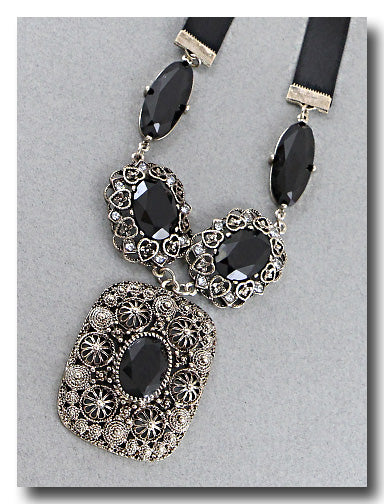 Elegant Vintage Black Gem Necklace