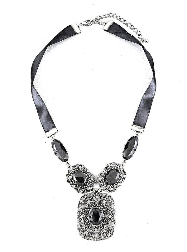 Elegant Vintage Black Gem Necklace