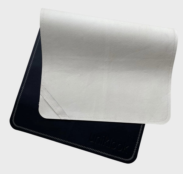 Mini mat à langer en cuir végan Noir + Blanc 14"x22"