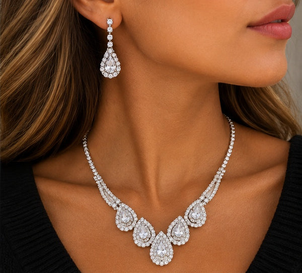 Silver Teardrop Crystal Necklace & Earrings Set – Elegant Statement Jewelry